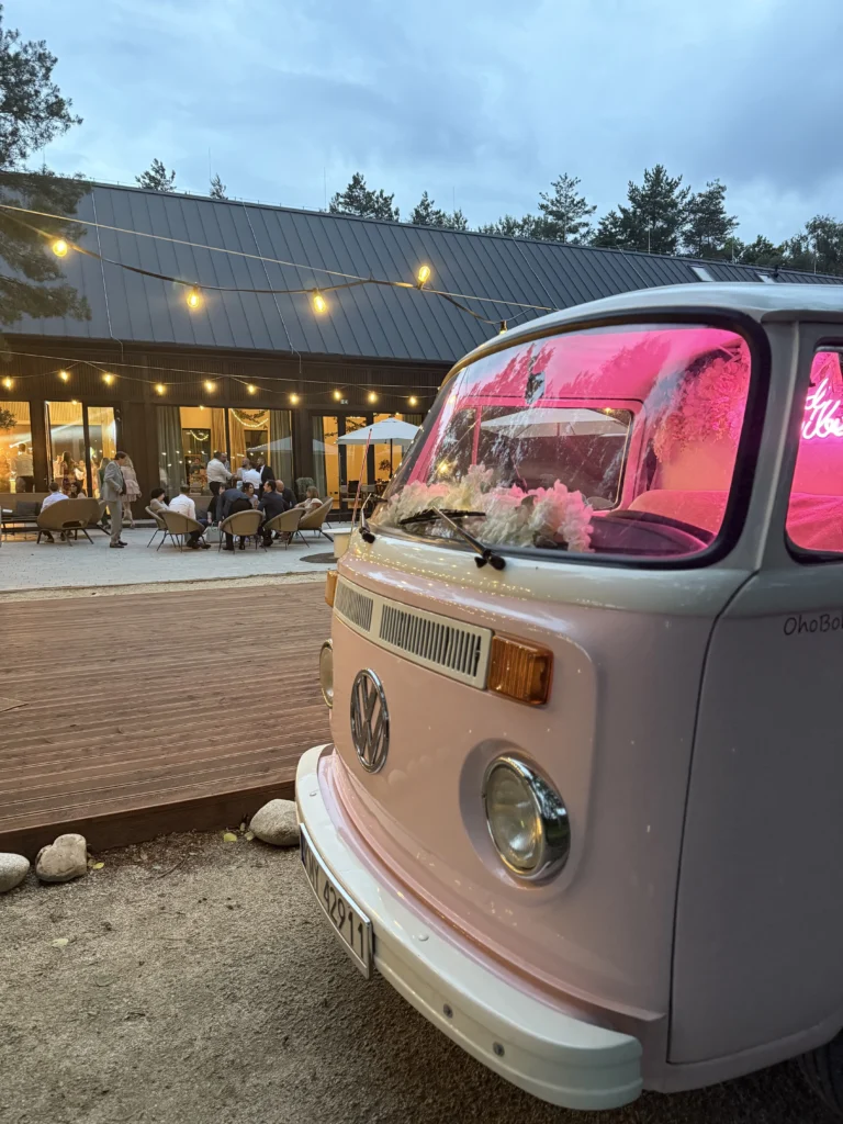 Rose Fotobus jako różowy fotobus na wesele